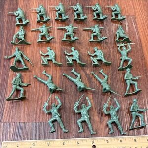 1960's Louis Marx WW2 World War 2 II Green American Toy Soldier 60MM Figures 24